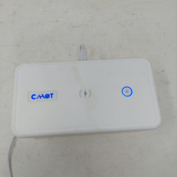 Cahot UV Light Sanitizer Portable Box Wireless Phone Charging Model UM-T20 - Picture 2 of 13